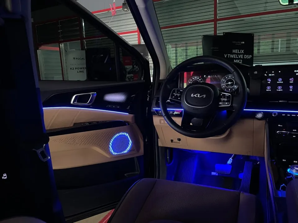 Kia Carnival KA4 ambient lighting - Kia Carnival KA4 Ambient Lighting Review - Enhanced Interior Mood photo 5