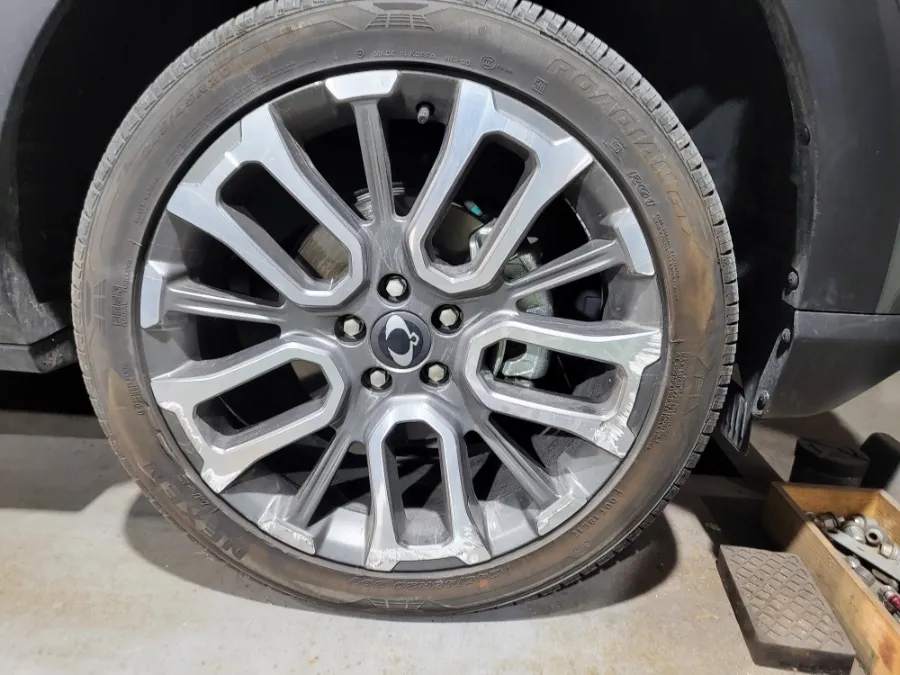 KG Mobility Torresのホイールリペア・塗装事例 施工写真 3