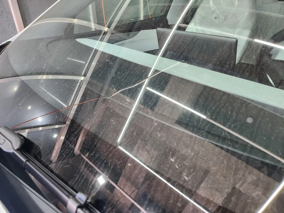 Tesla Model Y PPF施工事例:費用目安と仕上がり 施工写真 1-2