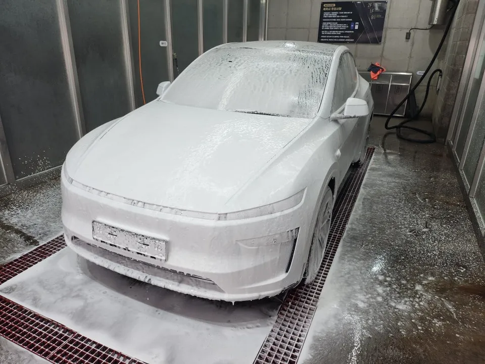 Tesla Model Y PPF施工事例:費用目安と仕上がり 施工写真 1-3