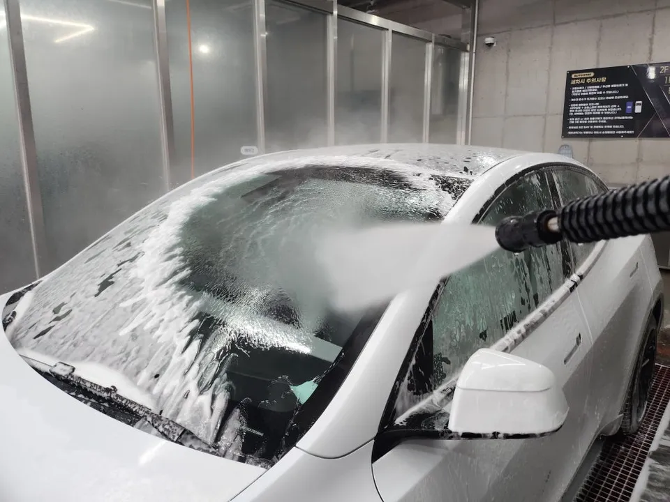 Tesla Model Y PPF施工事例:費用目安と仕上がり 施工写真 2-3
