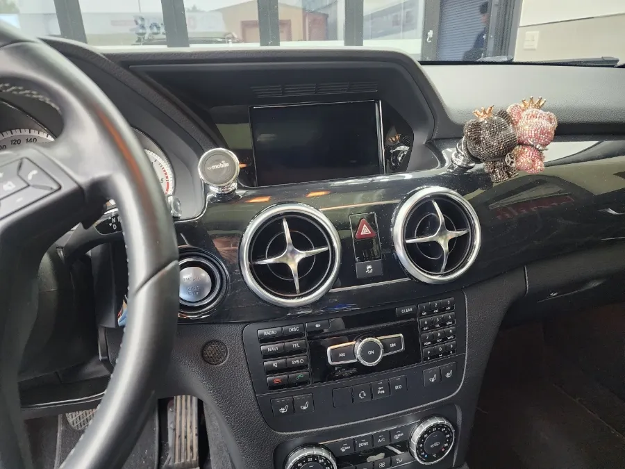 Mercedes-Benz GLKのAndroid Auto・CarPlay取付事例 施工写真 1-1