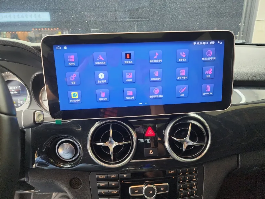 Mercedes-Benz GLKのAndroid Auto・CarPlay取付事例 施工写真 3-1