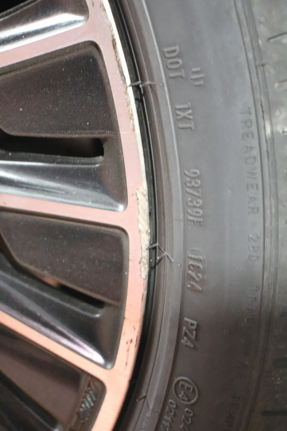 Mercedes-Benz CLEのホイールリペア・塗装事例 施工写真 4-2