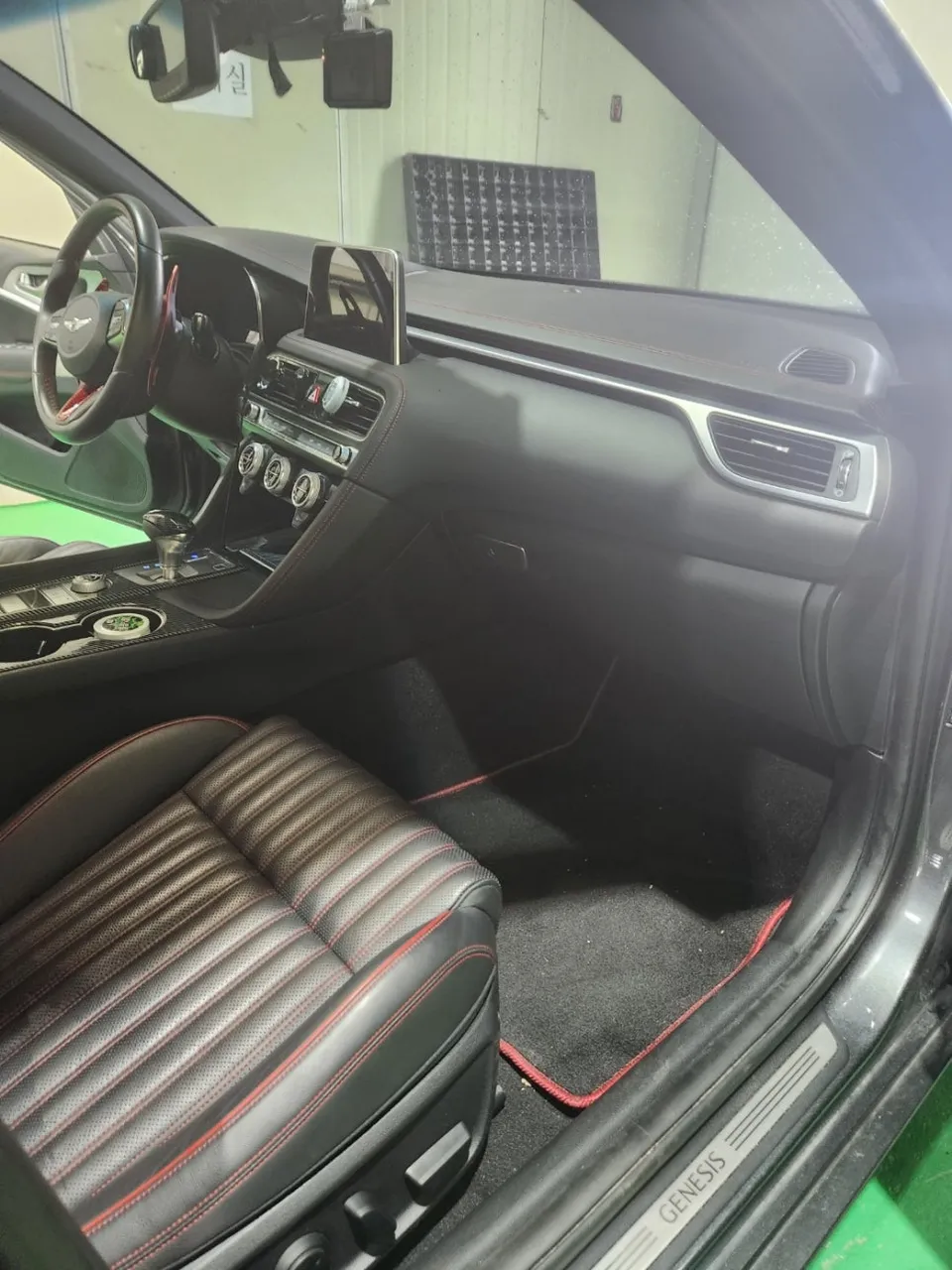 Genesis G70 ambient lighting - Genesis G70 Ambient Lighting Review: Cost & Results photo 4