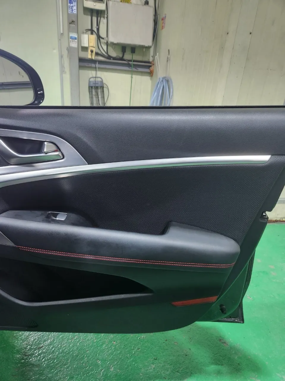 Genesis G70 ambient lighting - Genesis G70 Ambient Lighting Review: Cost & Results photo 5