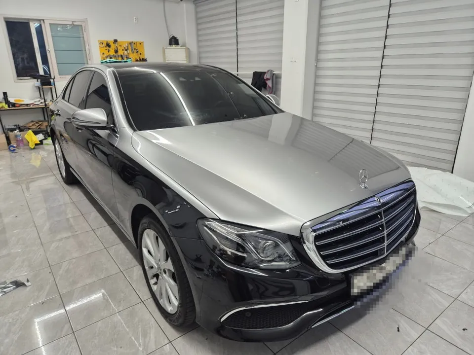 Mercedes-Benz E-Classのカーラッピング事例 施工写真 1-3