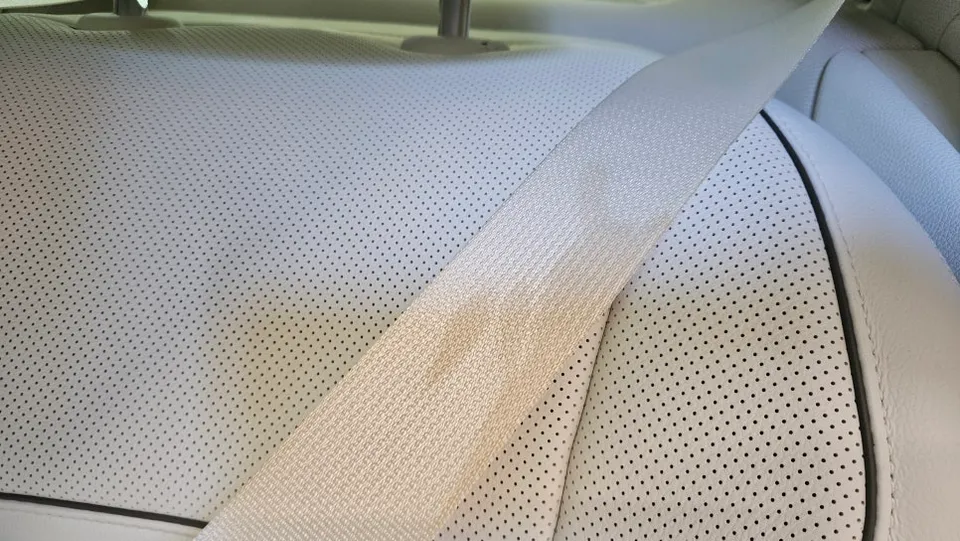 Genesis G90 interior customization - Genesis G90 Interior Customization Review: Black Seatbelt Upgrade photo 4
