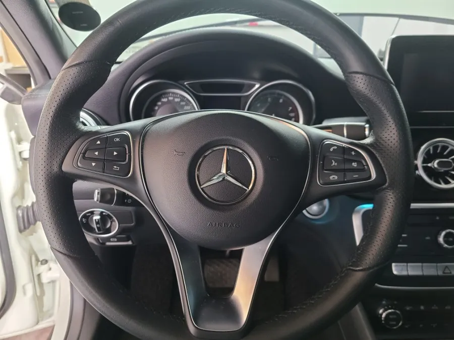 Mercedes-Benz CLA steering wheel - Mercedes-Benz CLA Steering Wheel Customization Review photo 3