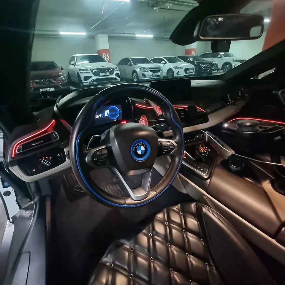 BMW i8 steering wheel - BMW i8 Custom Steering Wheel Review: Carbon Fiber Upgrade photo 4