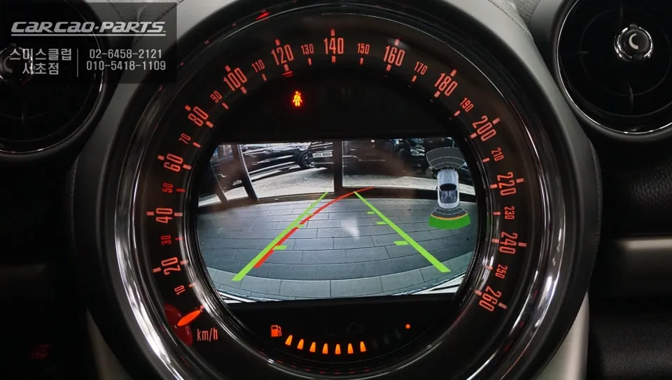 MINI CountrymanのAndroid Auto・CarPlay取付事例 施工写真 3-2