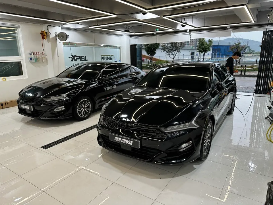Kia K5のカーラッピング事例｜広告効果と費用目安 施工写真 1-3