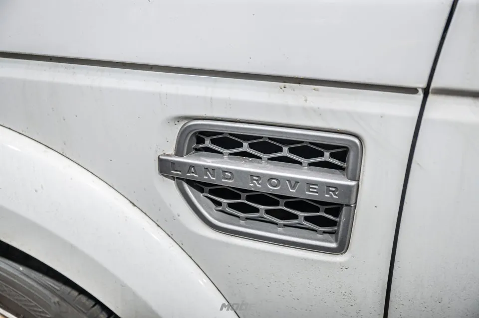 Land Rover Discovery 4のガラスコーティング事例 施工写真 1-2