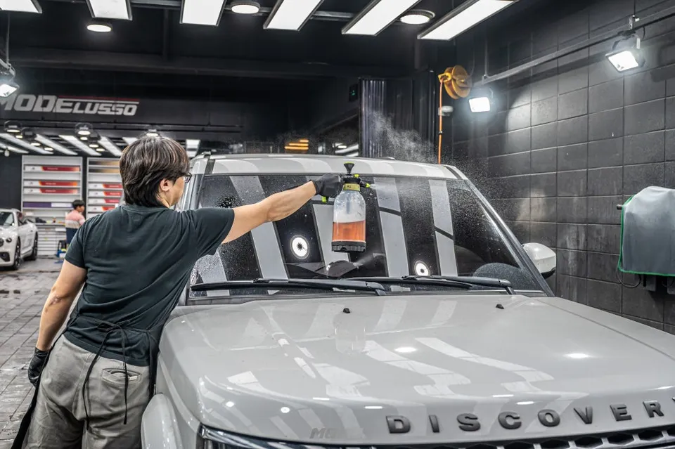 Land Rover Discovery 4のガラスコーティング事例 施工写真 4-2
