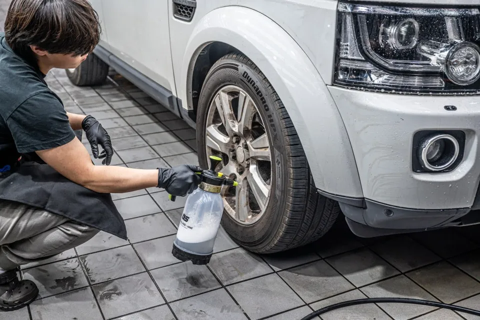Land Rover Discovery 4のガラスコーティング事例 施工写真 1-3