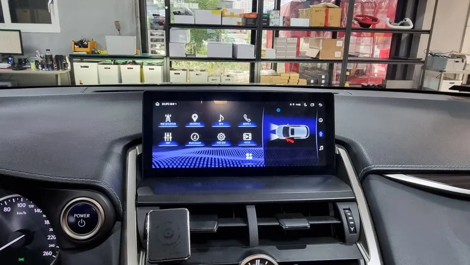 Lexus NX 300hのAndroid Auto・CarPlay取付事例 施工写真 2-1