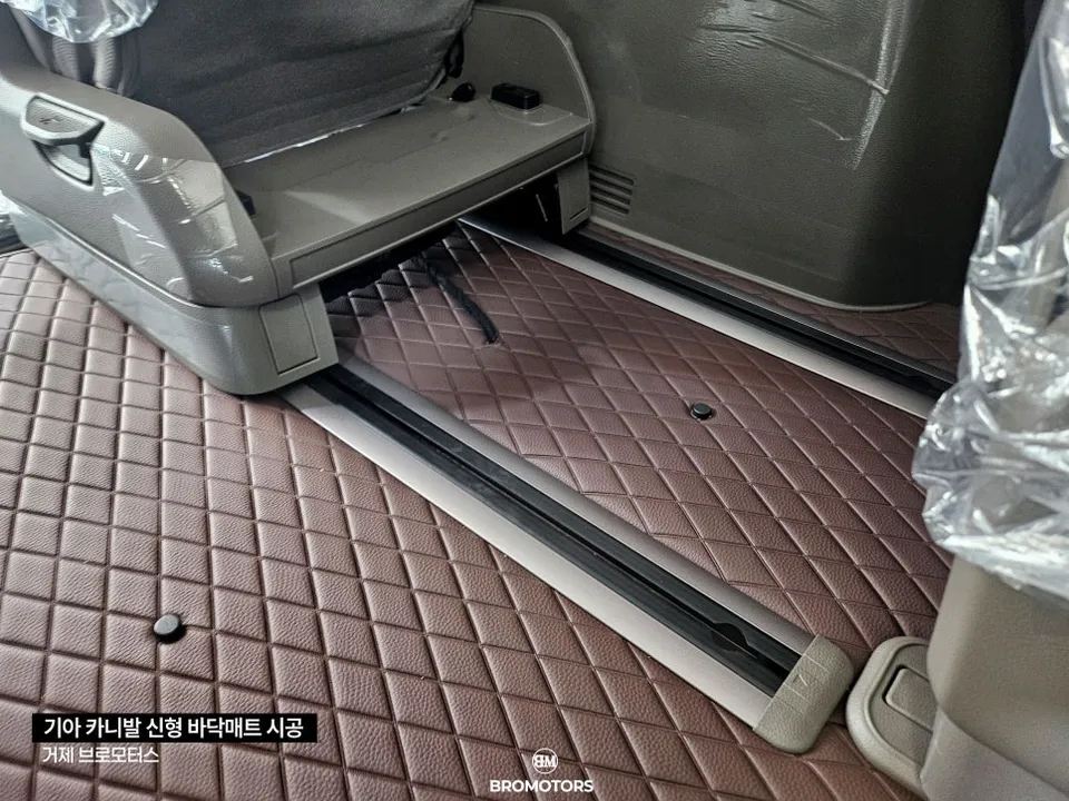 Kia Carnival KA4 ambient lighting - Kia Carnival KA4 Ambient Lighting Review: Mood Upgrade photo 3