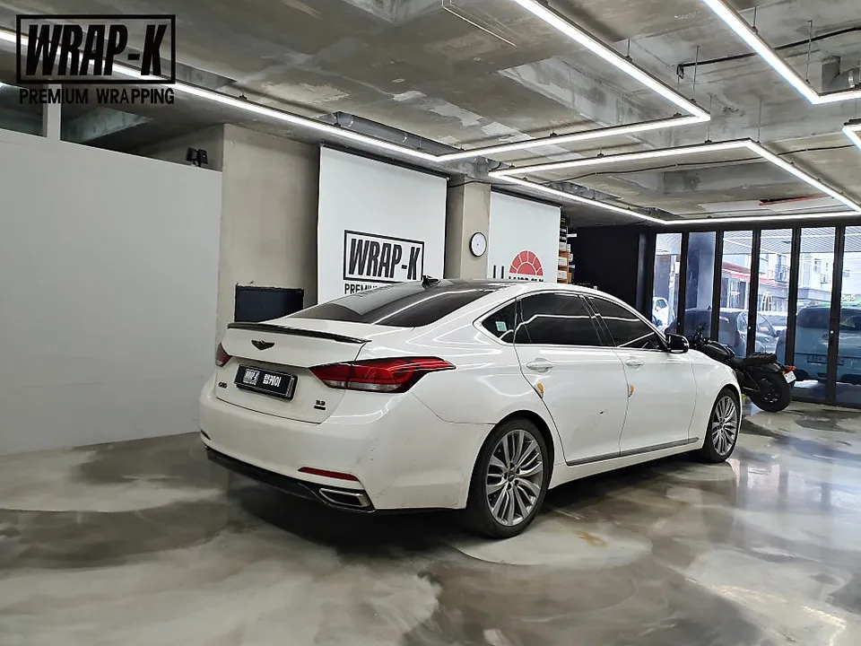 Genesis G80のカーラッピング事例｜費用目安と仕上がり 施工写真 2-1