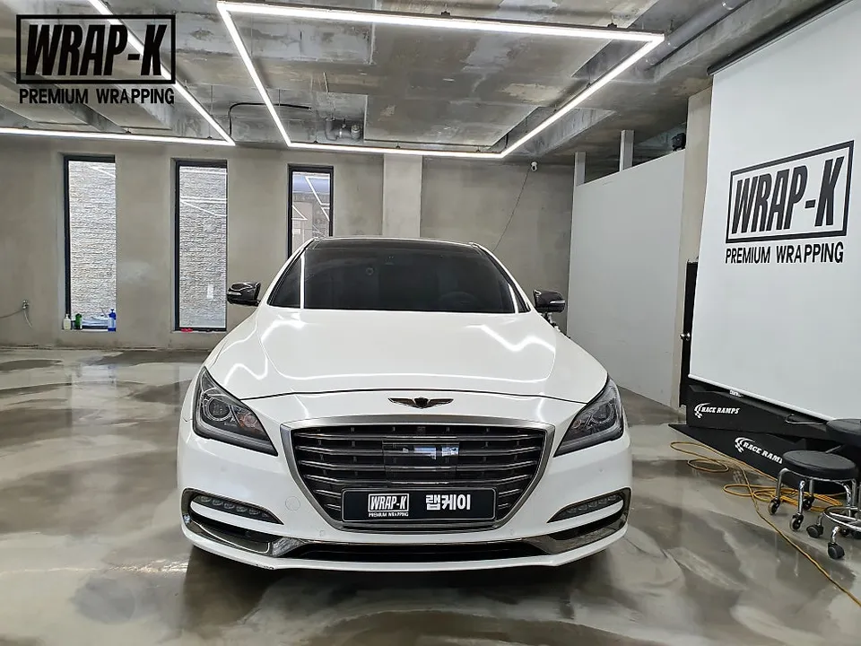 Genesis G80のカーラッピング事例｜費用目安と仕上がり 施工写真 3-1