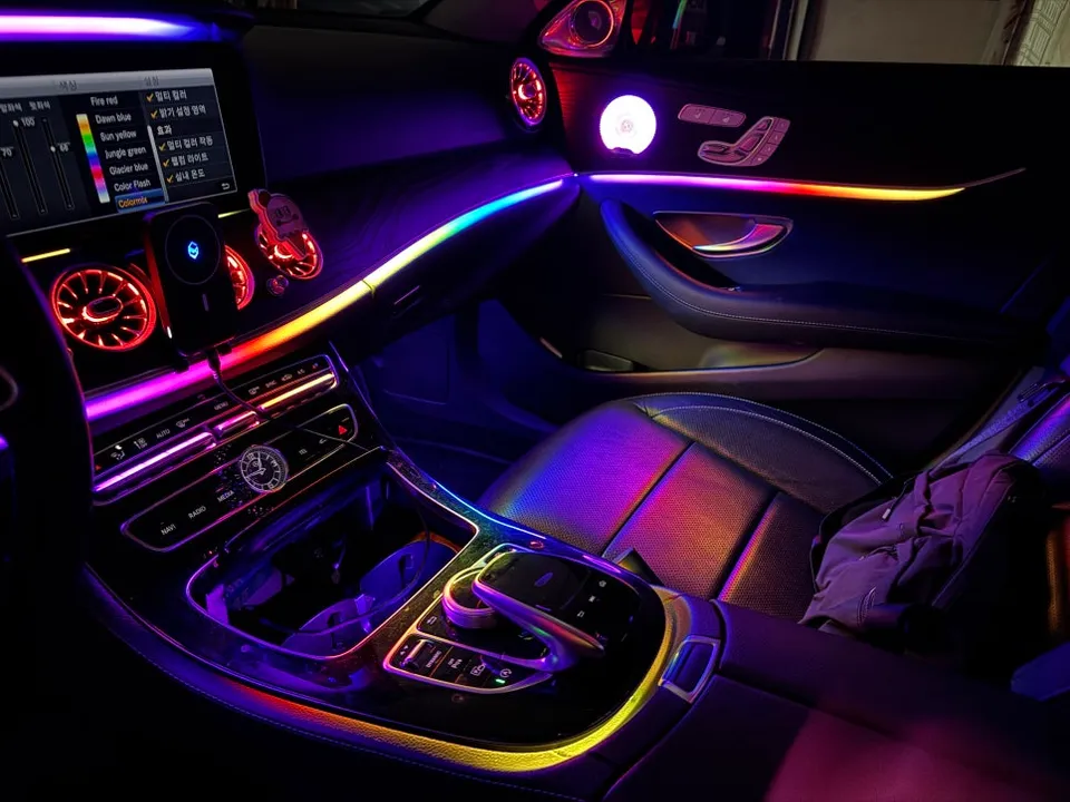 Mercedes-Benz E-Class W213 ambient lighting installation result