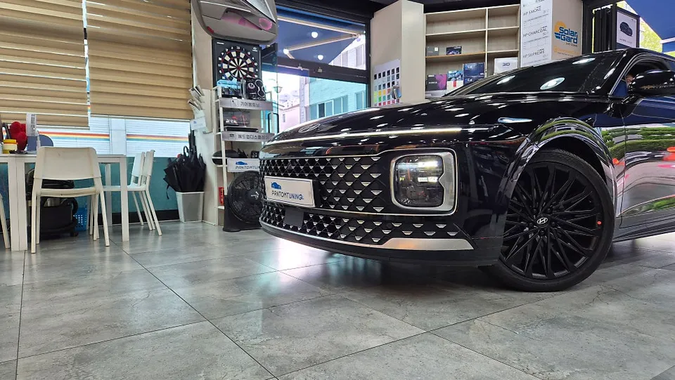Hyundai Grandeur GN7のカーラッピング事例｜費用目安・仕上がり 施工写真 3-1