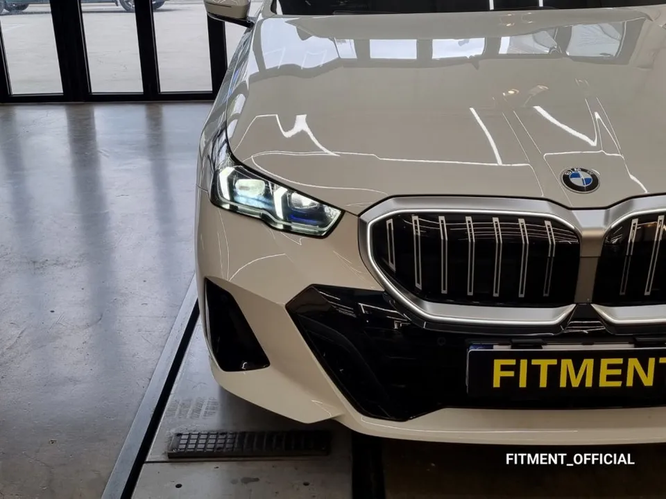 BMW 5 Series G60 vinyl wrap - BMW 5 Series G60 Vinyl Wrap Review: Sporty Front End photo 3