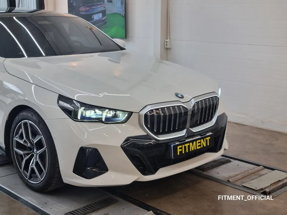 BMW 5 Series G60 vinyl wrap - BMW 5 Series G60 Vinyl Wrap Review: Sporty Front End photo 5
