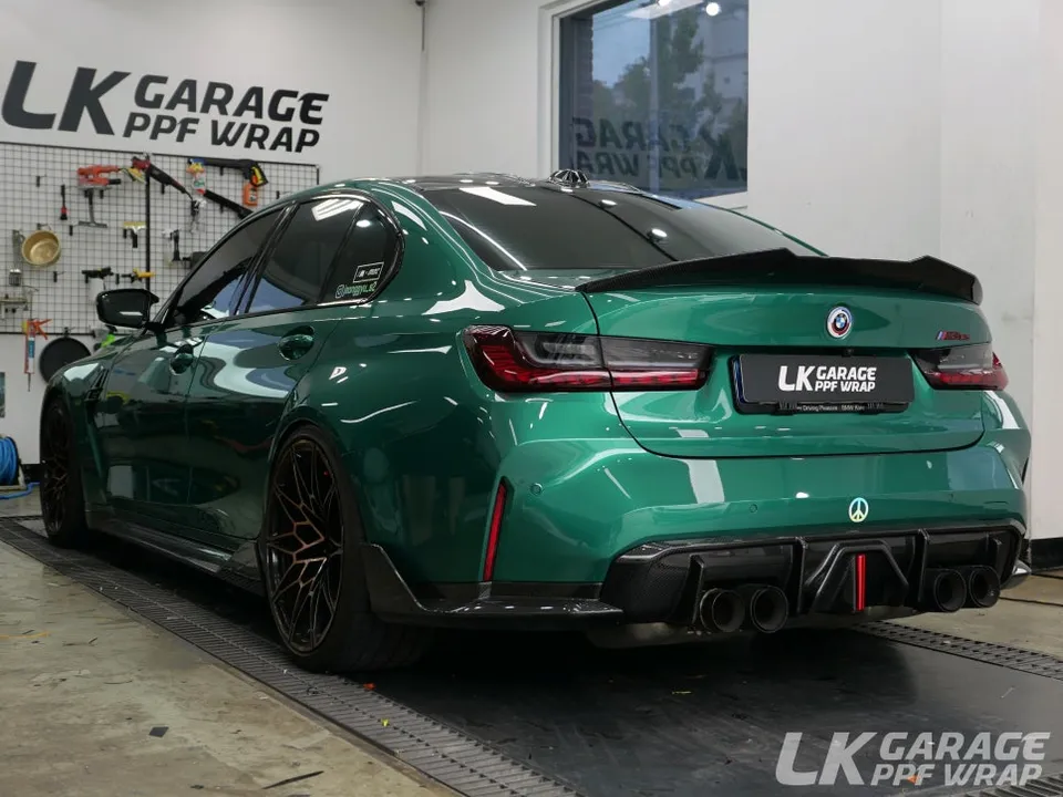 BMW M3(G80)のカーラッピング事例：ティファニーブルーの輝き 施工写真 2-1