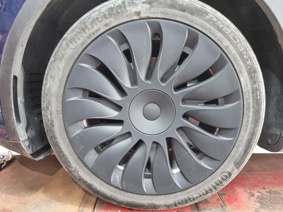Tesla Model Yのホイールリペア・塗装事例 施工写真 2-1