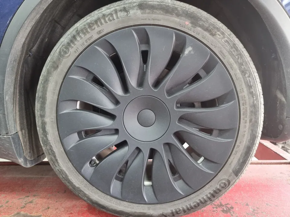 Tesla Model Yのホイールリペア・塗装事例 施工写真 3-1