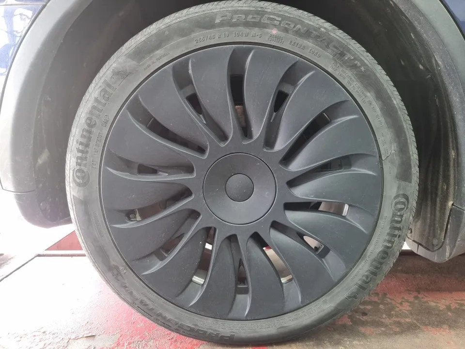 Tesla Model Yのホイールリペア・塗装事例 施工写真 4-1