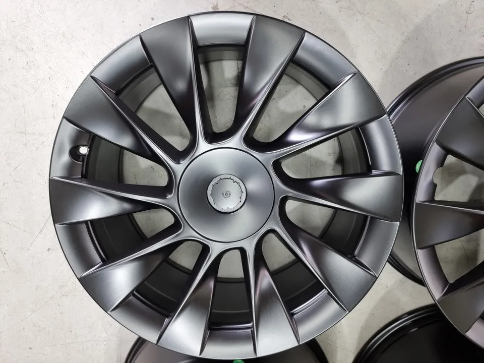 Tesla Model Yのホイールリペア・塗装事例 施工写真 3-2