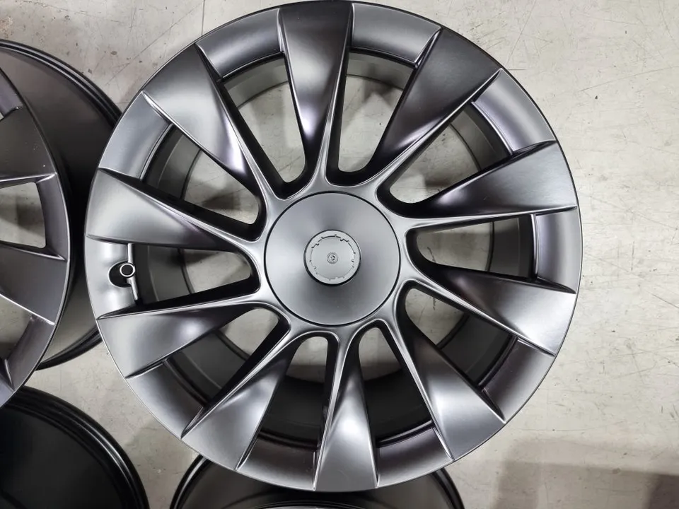 Tesla Model Yのホイールリペア・塗装事例 施工写真 4-2
