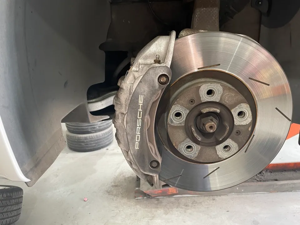 Porsche Panamera Wheel Repair & Red Caliper Painting Review photo 2