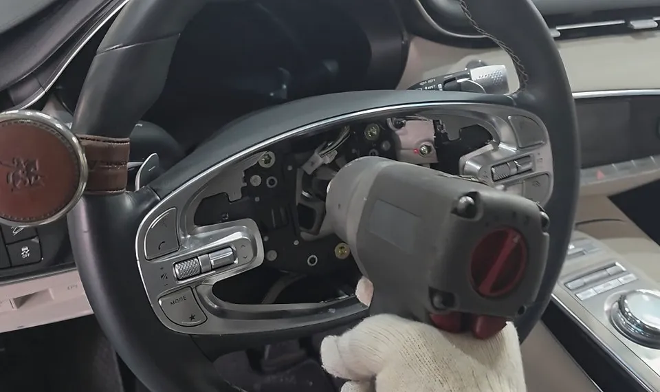 Genesis GV70 other - Genesis GV70 Auto Service Review — D-Cut Handle Upgrade photo 5