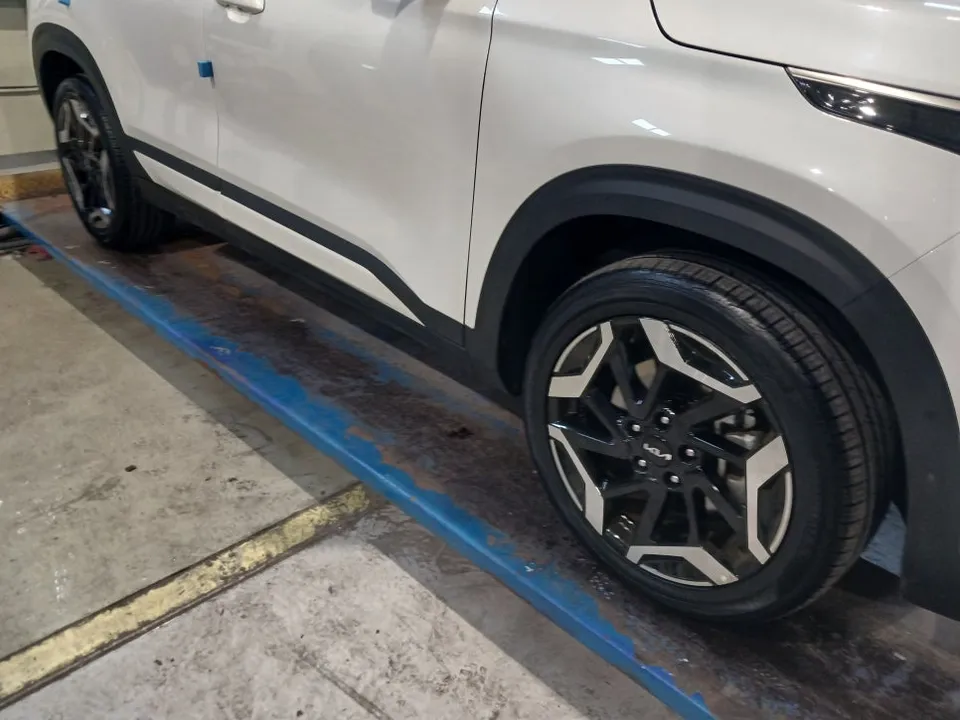 Kia Seltosのホイールリペア・塗装事例 施工写真 2-1