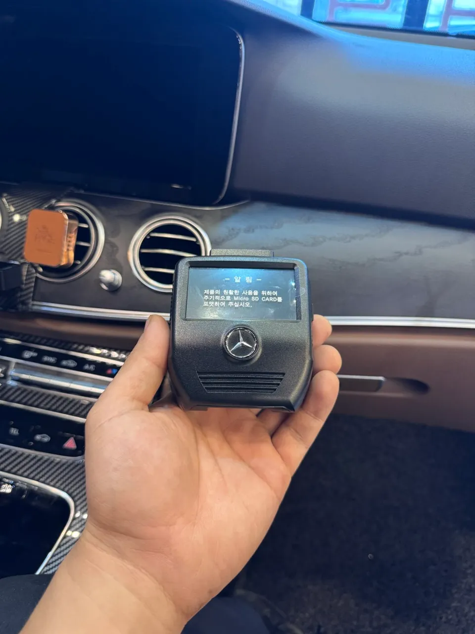 Mercedes-Benz E300 W213 Dashcam Review — FineVu Upgrade Details photo 3