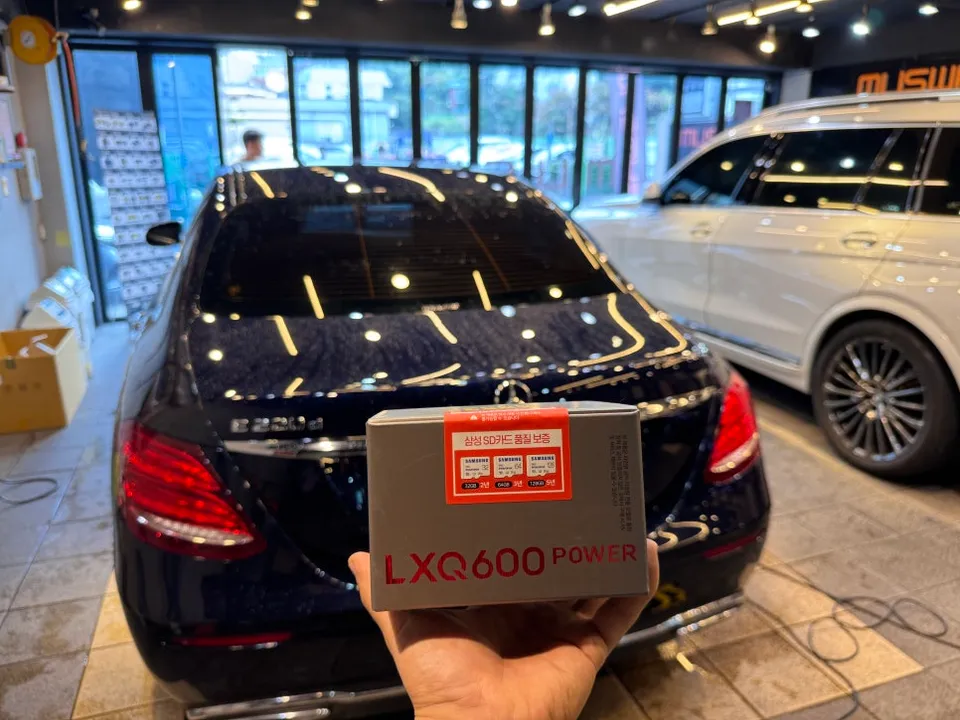 Mercedes-Benz E300 W213 Dashcam Review — FineVu Upgrade Details photo 4