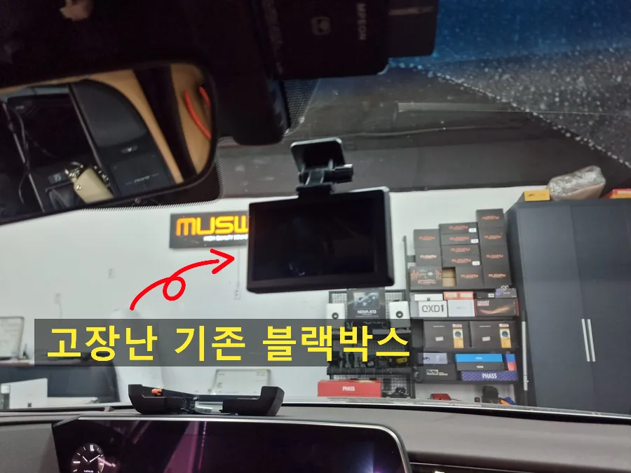 Lexus ES 300h dash cam - Lexus ES 300h Dash Cam Installation Review photo 3