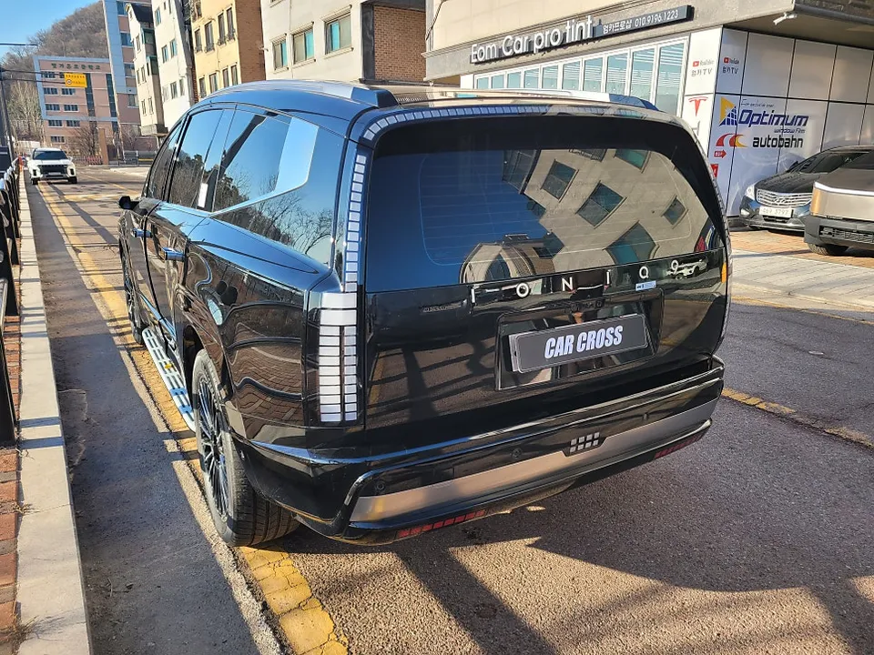 Hyundai IONIQ 9 vinyl wrap - Hyundai IONIQ 9 Chrome Delete Wrap Review photo 3