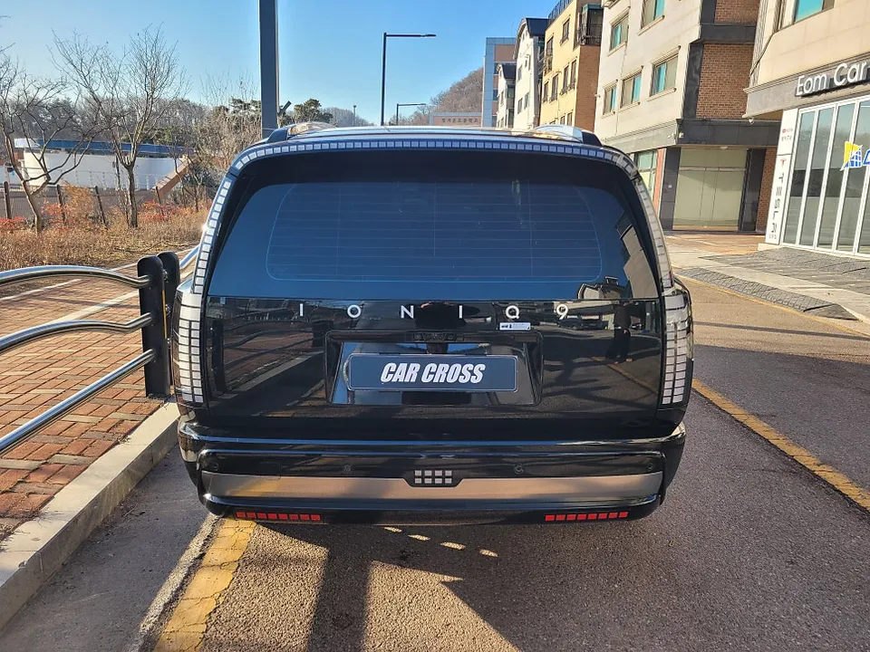 Hyundai IONIQ 9 vinyl wrap - Hyundai IONIQ 9 Chrome Delete Wrap Review photo 4