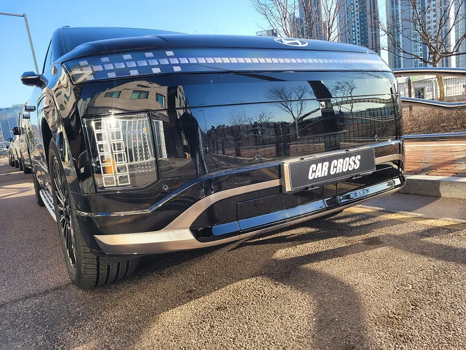 Hyundai IONIQ 9 vinyl wrap - Hyundai IONIQ 9 Chrome Delete Wrap Review photo 5