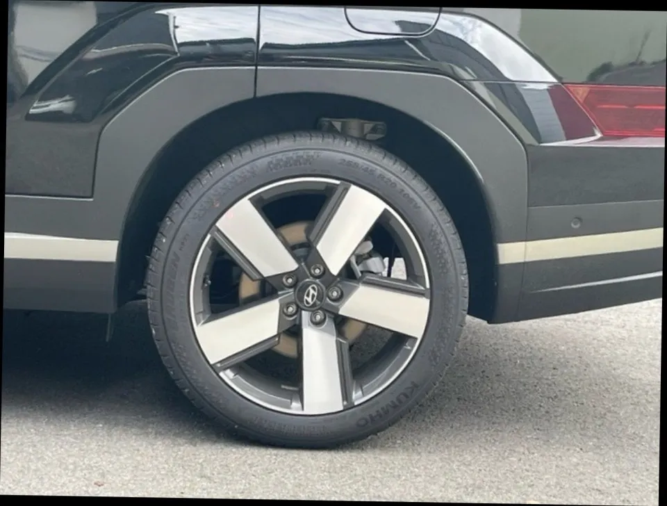 Wheel Repair Cost 2026 — Curb Rash, Cracks & Full Refinish Pricing — photo 4