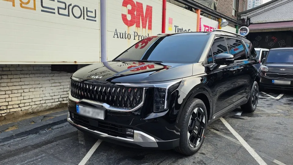 Kia Carnivalのカーフィルム施工事例｜費用目安・仕上がり 施工写真 3-1