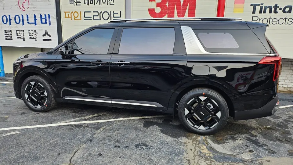 Kia Carnivalのカーフィルム施工事例｜費用目安・仕上がり 施工写真 3-3