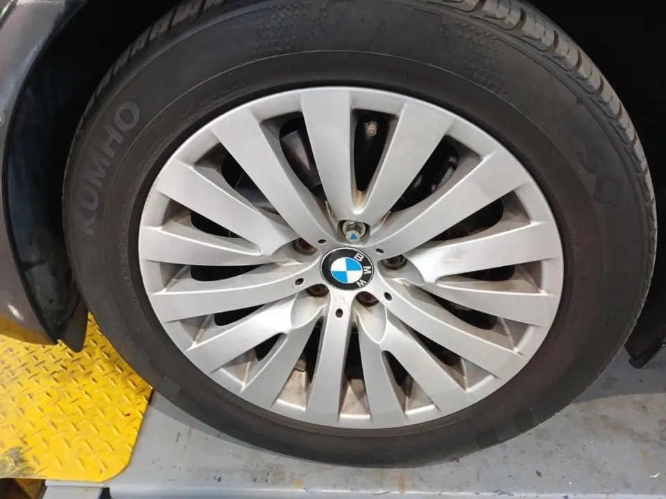 BMW 7 Series wheel repair - BMW 7 Series Wheel Repair & Refinishing Review — Glossy Black photo 3