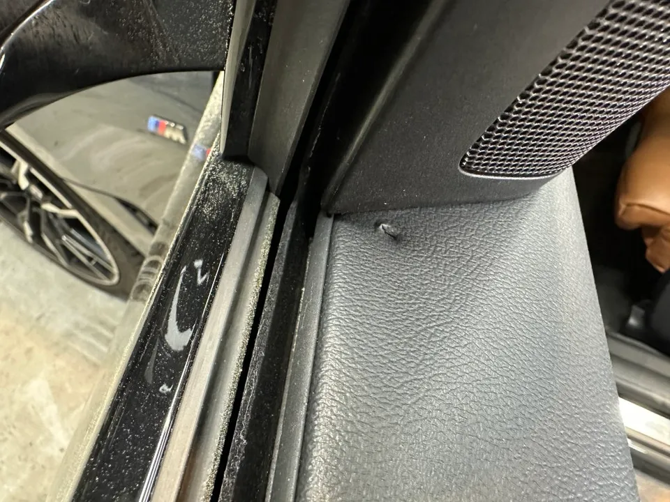 BMW i4 interior customization - BMW i4 Interior Customization: Door Trim Repair Review photo 3