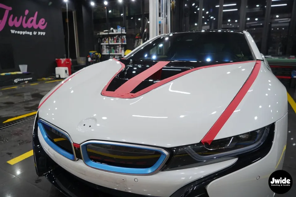BMW i8のカーラッピング事例|サテンブラックの仕上がり 施工写真 3-2