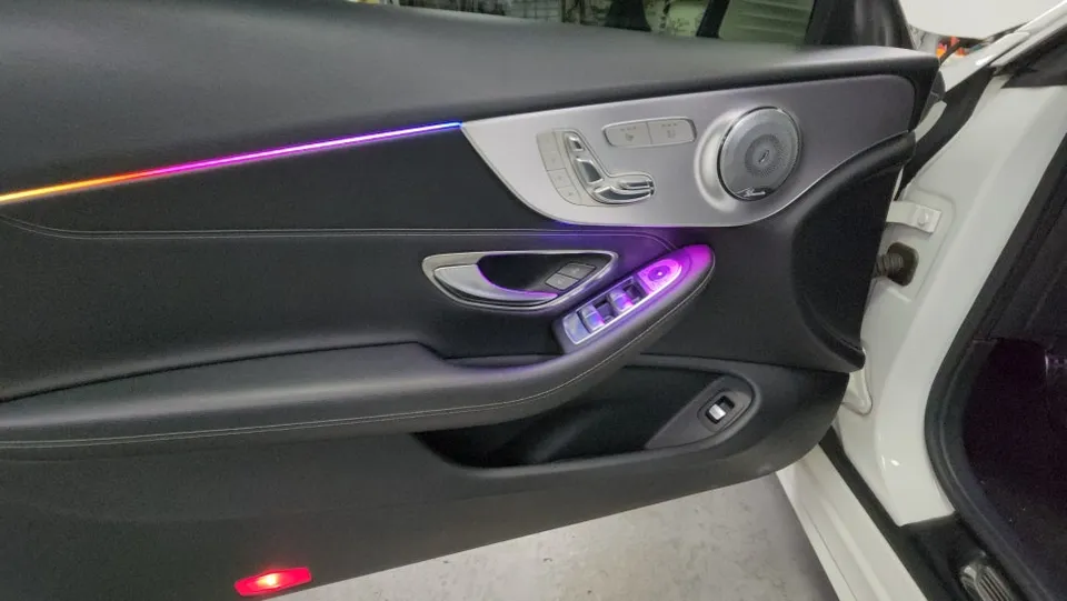 Mercedes-Benz C-Class Cabriolet ambient lighting - Mercedes-Benz C-Class Cabriolet Ambient Lighting Review photo 3