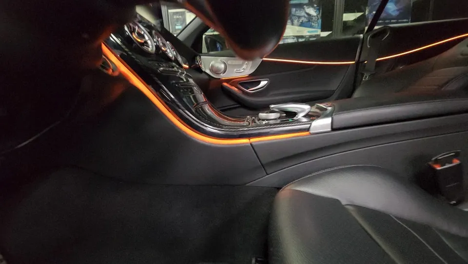 Mercedes-Benz C-Class Cabriolet ambient lighting - Mercedes-Benz C-Class Cabriolet Ambient Lighting Review photo 5